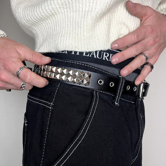 Y2k 2000s classic pyramid studded black and silver goth emo belt - Picture 6 of 6